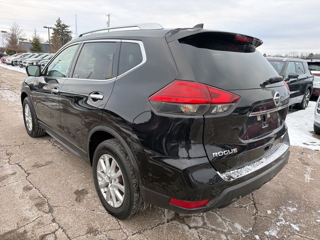 Used 2017 Nissan Rogue SV w/ SV Premium Package image 7