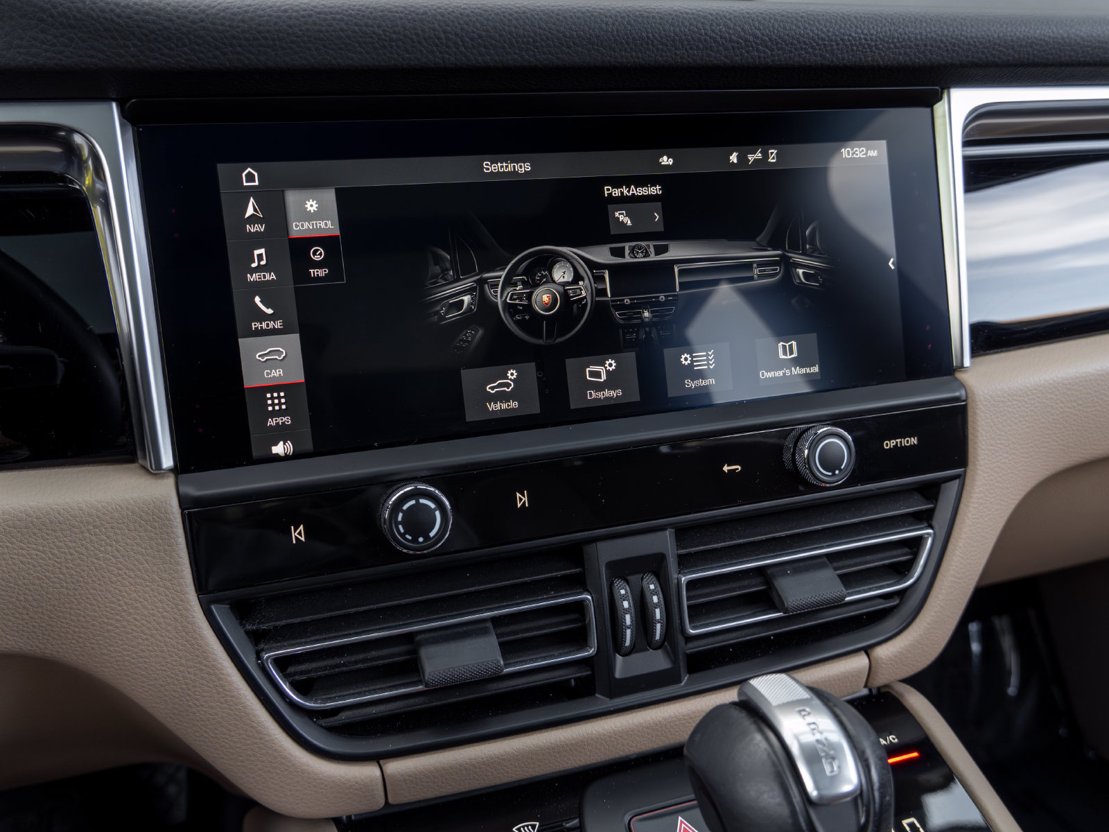 Certified 2023 Porsche Macan AWD/4WD image 34