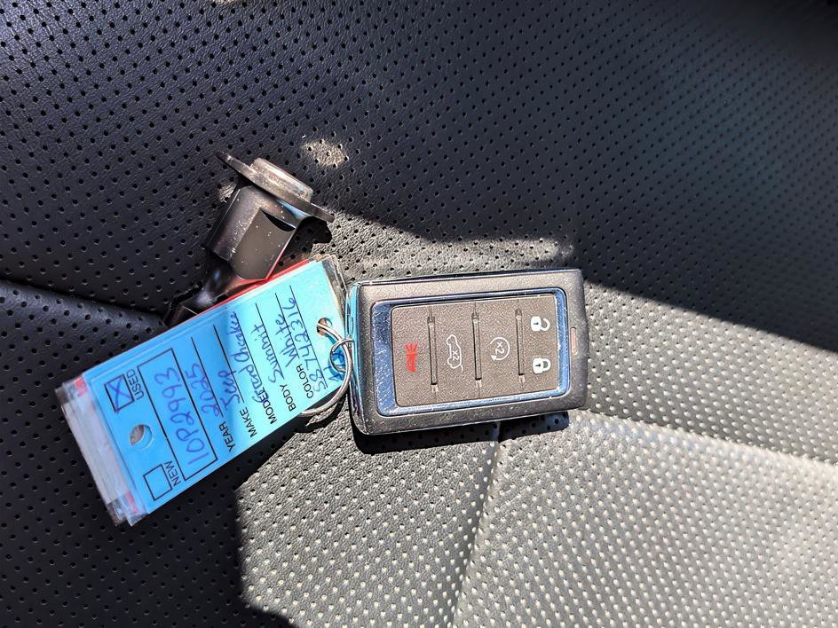 Used 2025 Jeep Grand Cherokee Summit AWD/4WD image 30