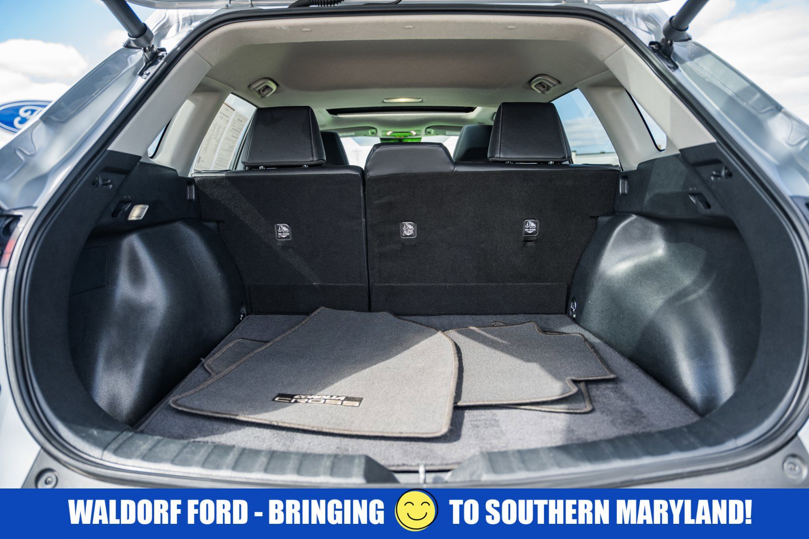 Used 2023 Toyota Corolla Cross XLE w/ Convenience Package image 11