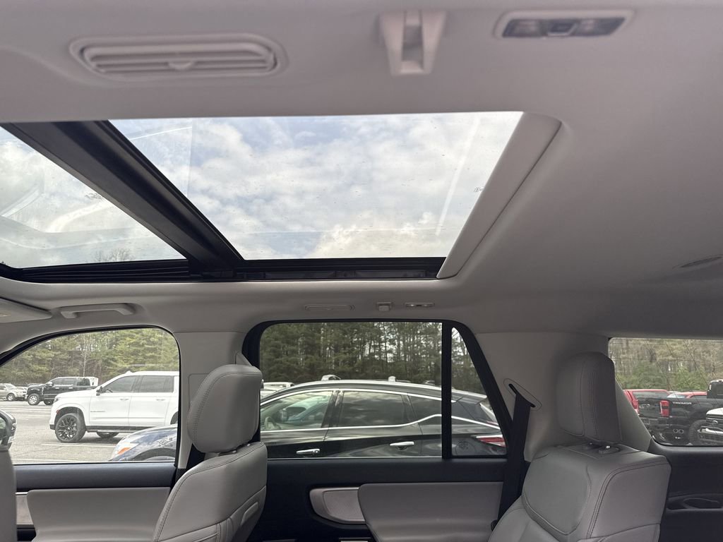 Used 2025 Ford Expedition Active AWD/4WD image 30