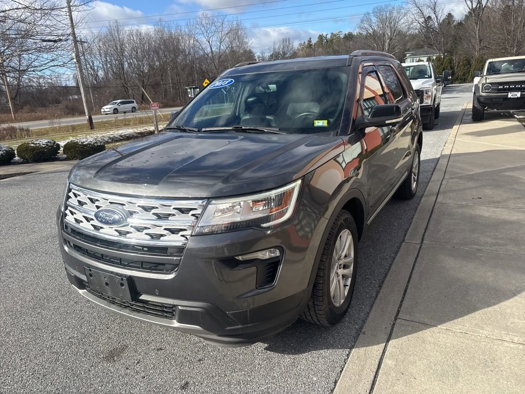 Used 2018 Ford Explorer XLT w/ Equipment Group 202A image 3