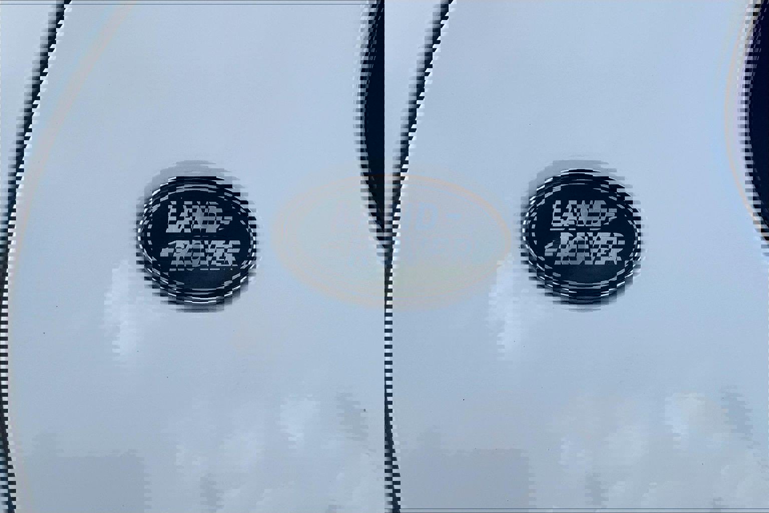 Used 2024 Land Rover Discovery Metropolitan Edition image 9