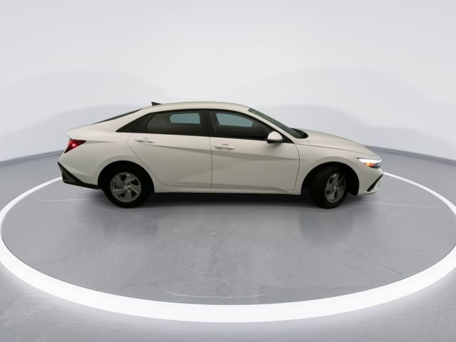 Certified 2026 Hyundai Elantra SE FWD image 7