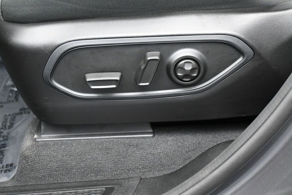 Used 2025 Jeep Grand Cherokee Laredo X RWD image 12