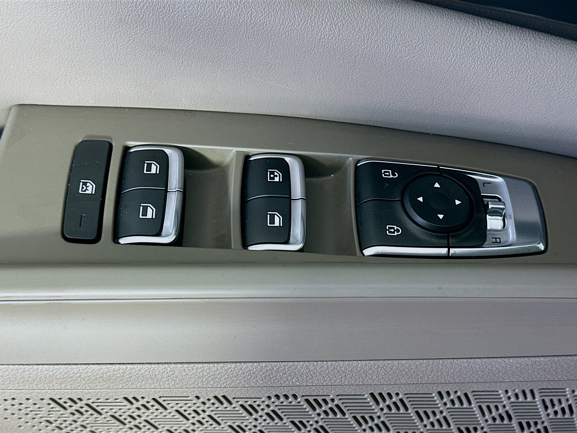 Used 2026 Kia Carnival FWD image 15