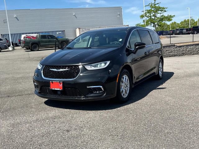 Used 2023 Chrysler Pacifica Touring-L FWD image 9