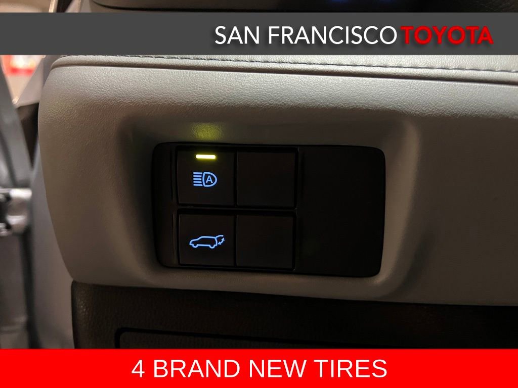 Used 2022 Toyota Highlander XLE AWD/4WD image 37