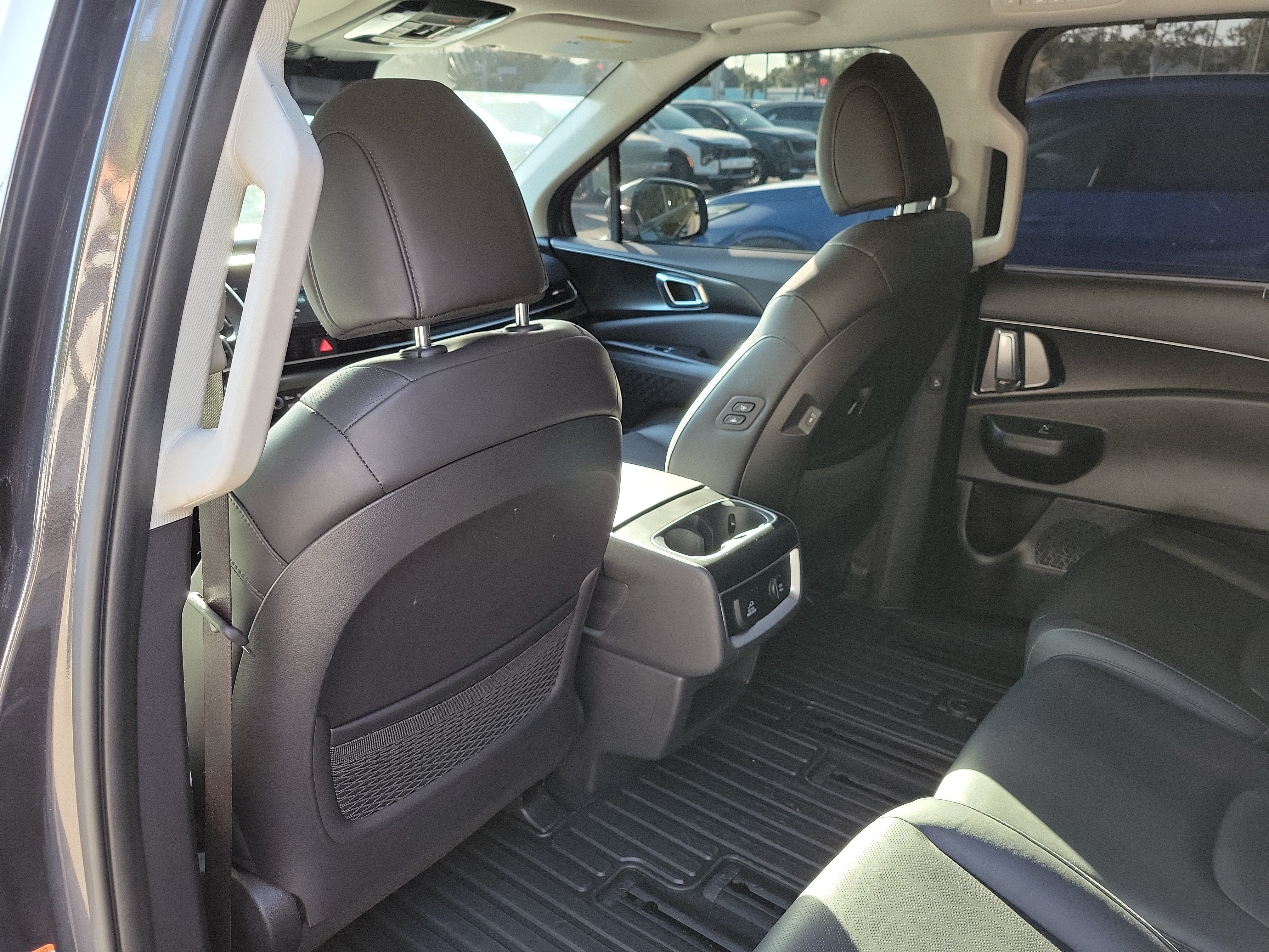 Certified 2025 Kia Carnival SX w/ SX Dark Edition Package FWD image 15