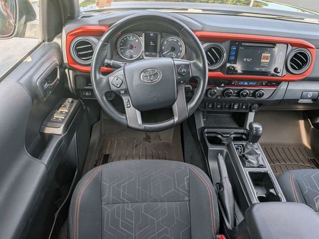 Used 2016 Toyota Tacoma TRD Off-Road w/ Premium & Technology Package AWD/4WD image 16