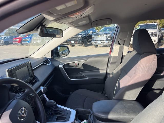 Used 2021 Toyota RAV4 LE FWD image 13