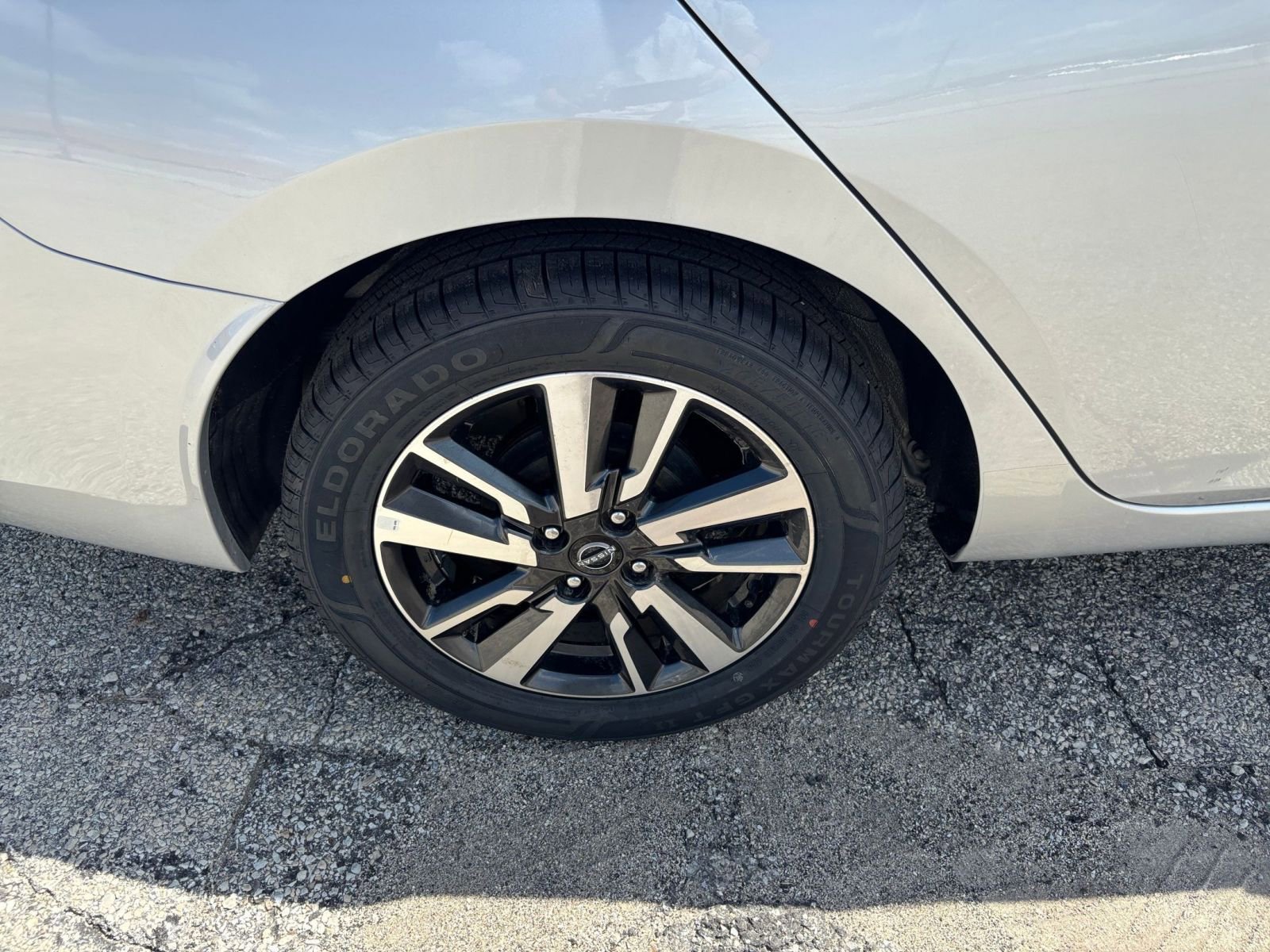 Used 2025 Nissan Versa SV FWD image 28