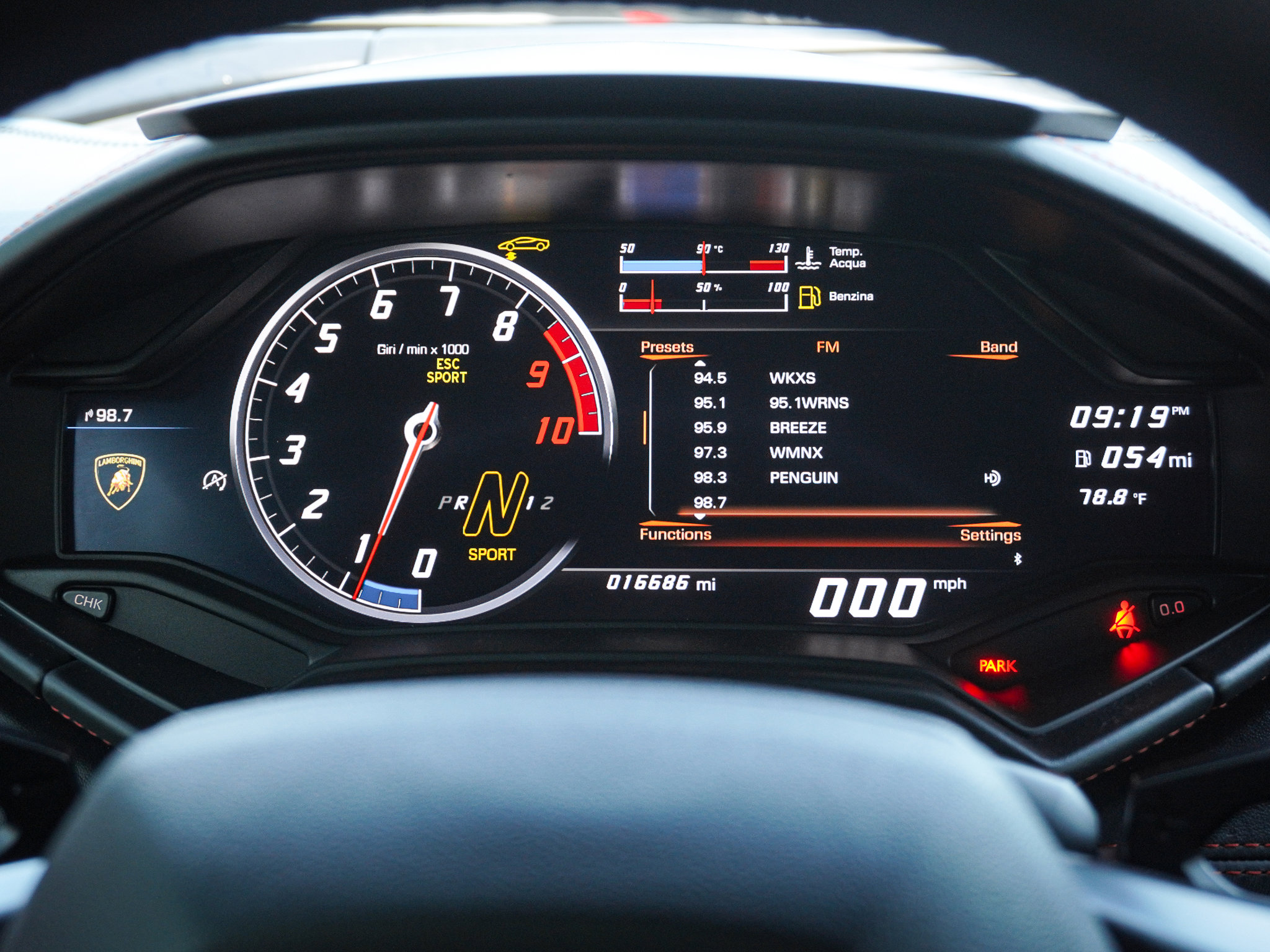 Used 2019 Lamborghini Huracan LP 580-2 RWD image 21