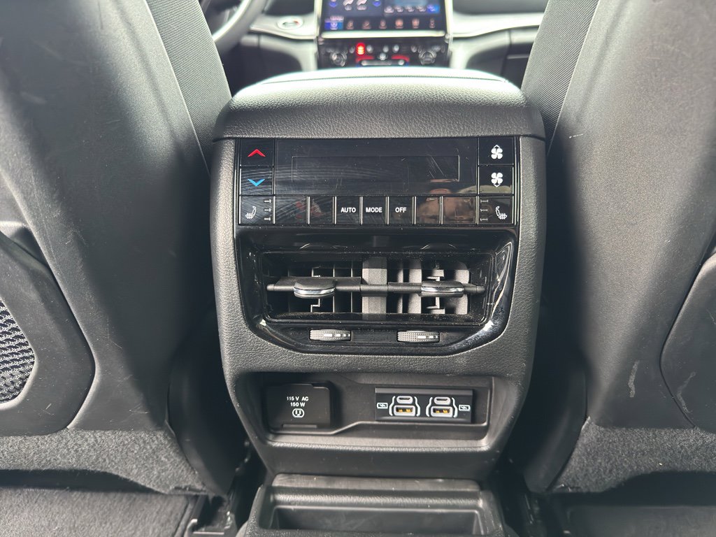 Used 2024 Jeep Grand Cherokee L Limited w/ Luxury Tech Group II image 24
