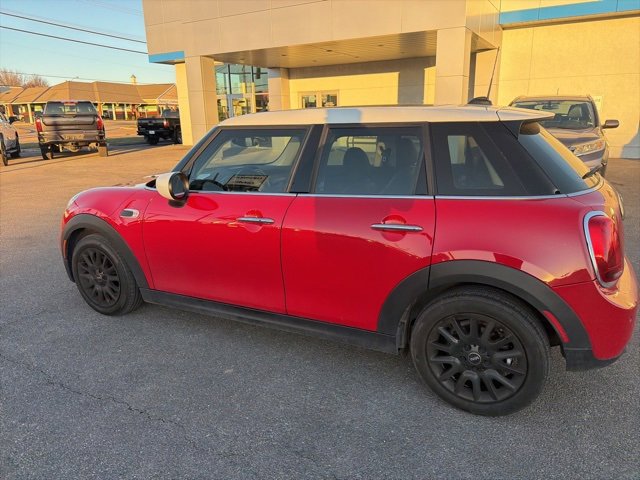 Used 2021 MINI Cooper 4-Door Hardtop w/ Storage Package image 27
