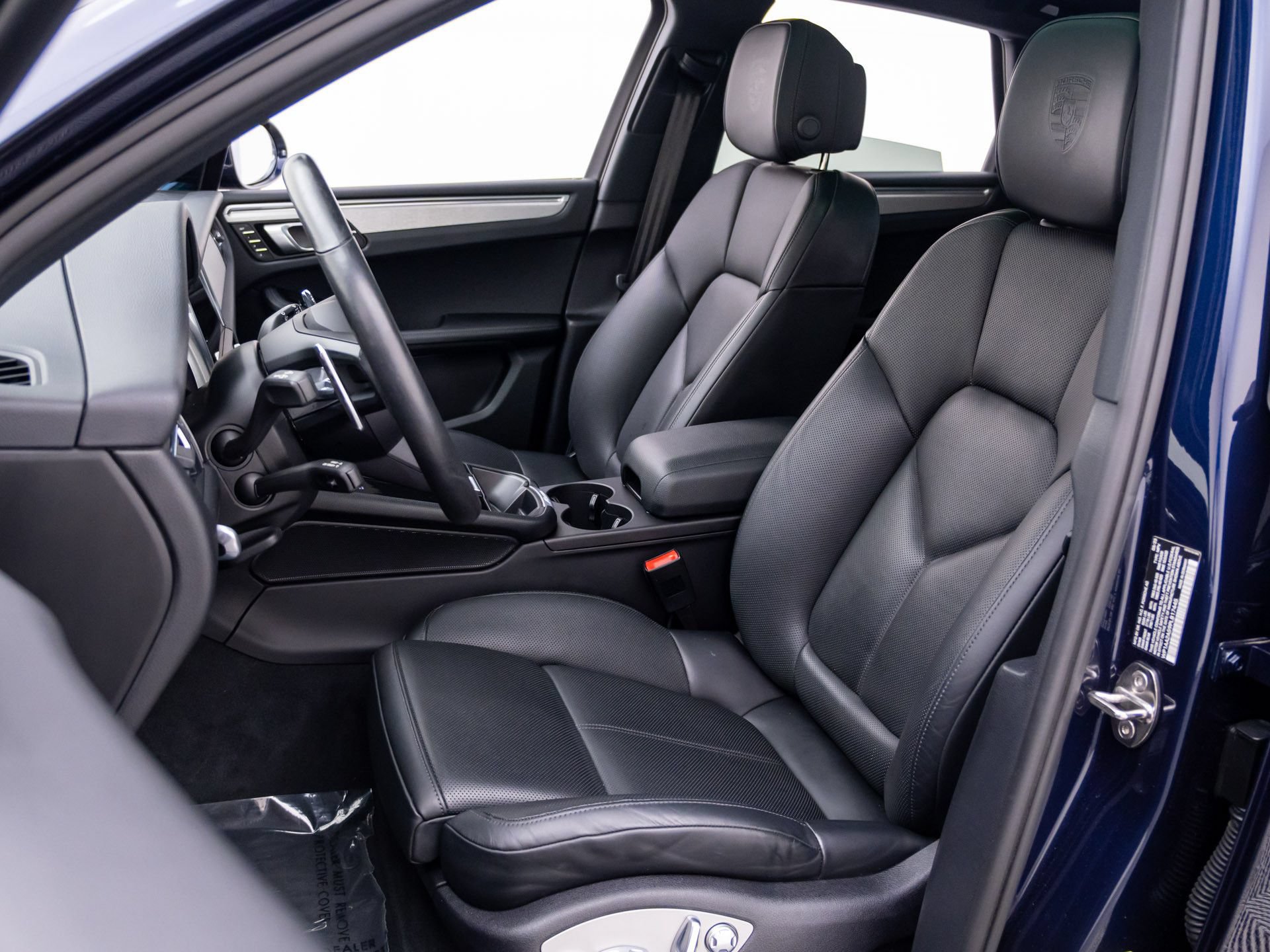 Certified 2023 Porsche Macan AWD/4WD image 5