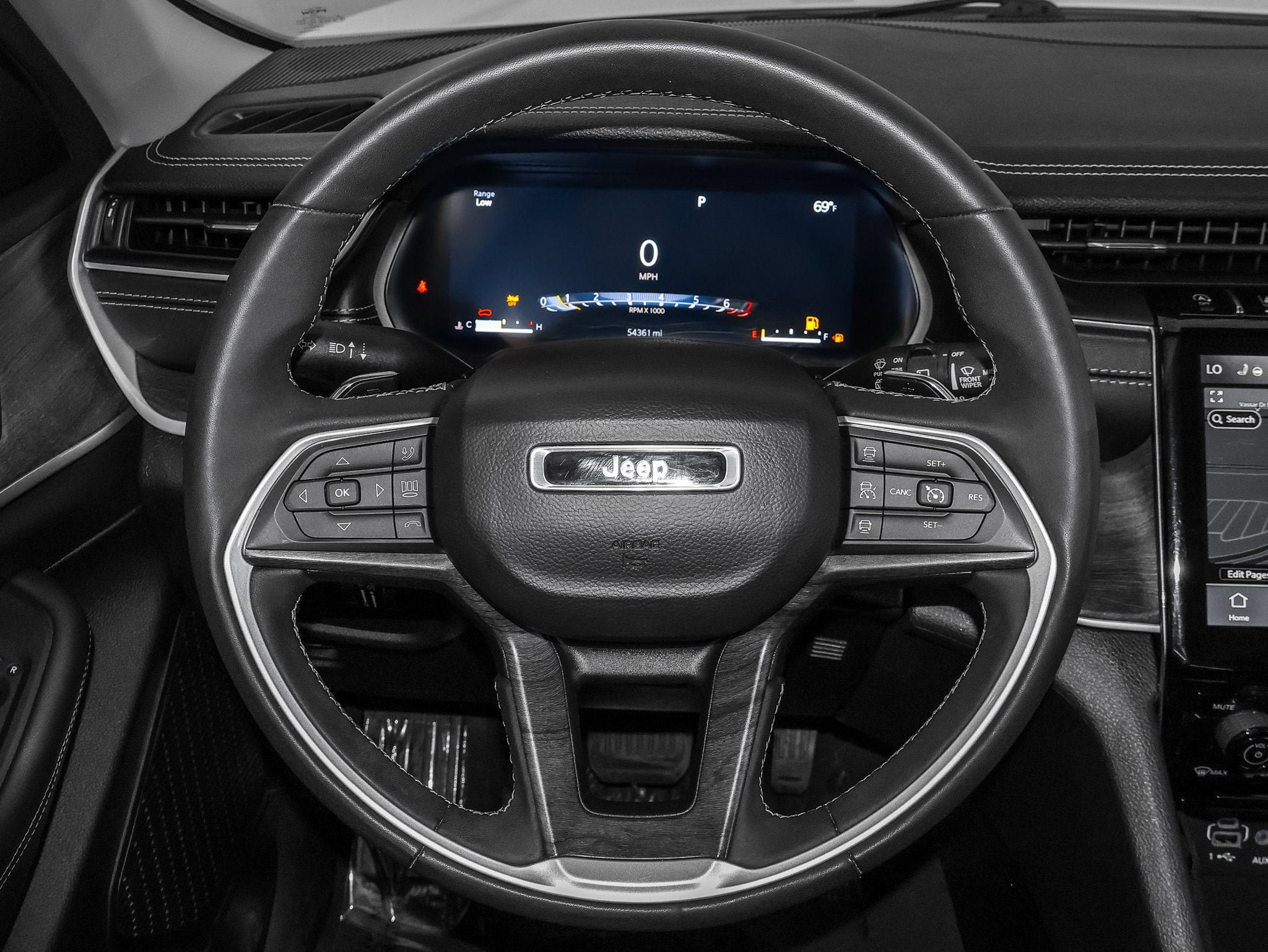 Used 2023 Jeep Grand Cherokee Limited AWD/4WD image 26