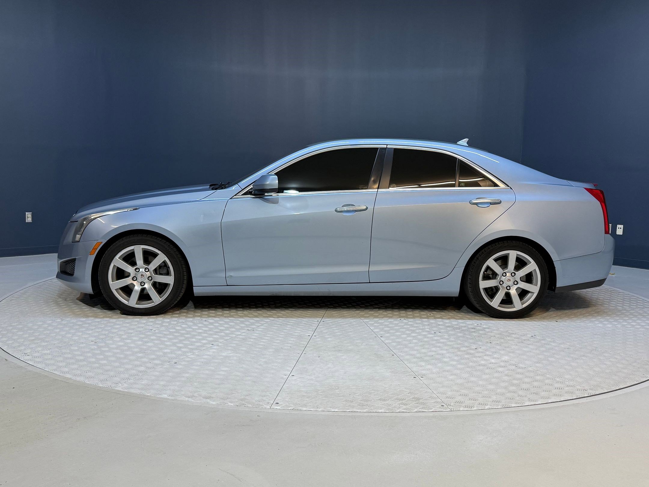 Used 2013 Cadillac ATS 4dr Sdn 2.5L RWD image 2