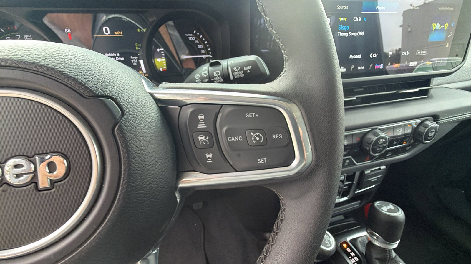 Used 2025 Jeep Wrangler Sahara image 28