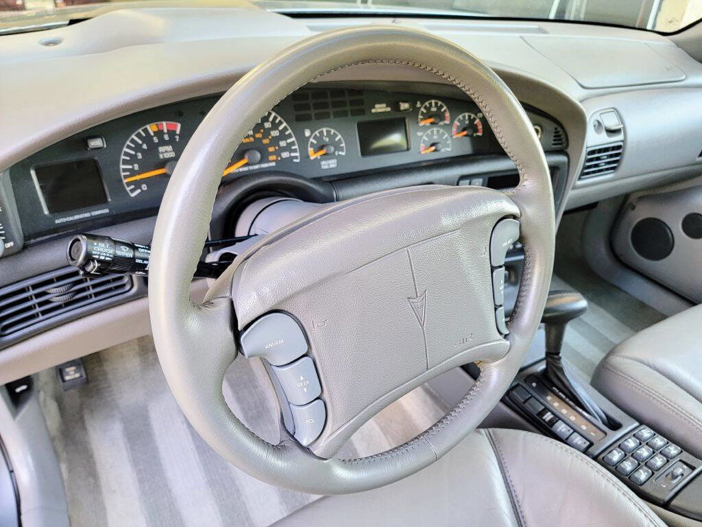 Used 1994 Pontiac Bonneville SSE FWD image 13