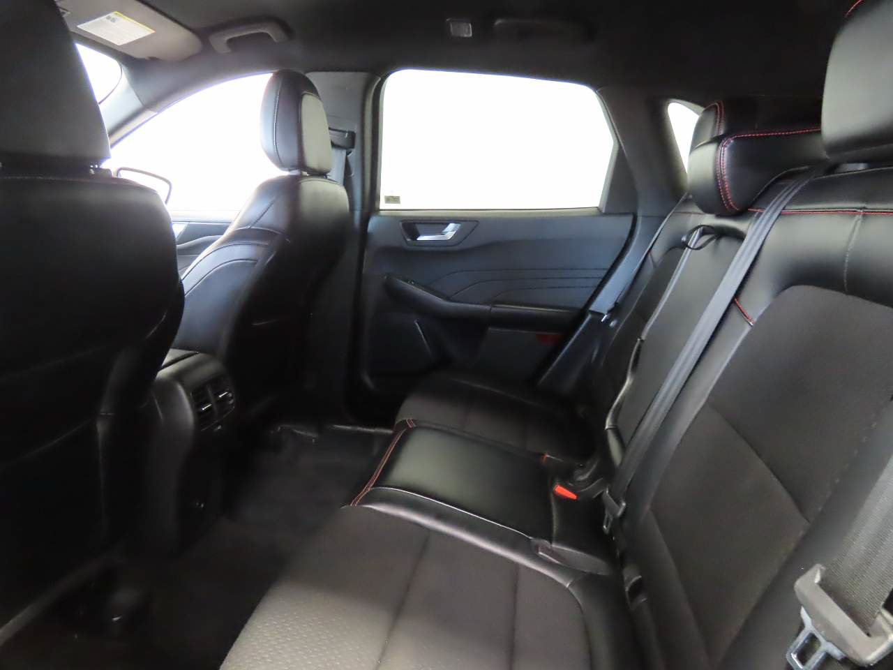 Used 2024 Ford Escape ST-Line w/ Cold Weather Package FWD image 16