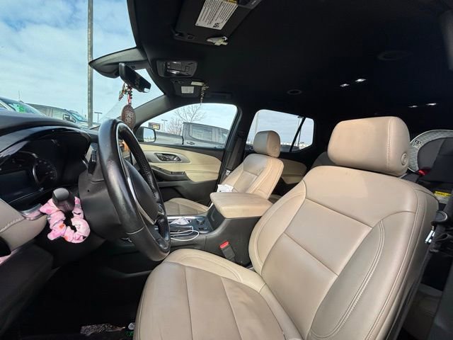 Used 2022 Chevrolet Traverse LT w/ LT Premium Package image 4