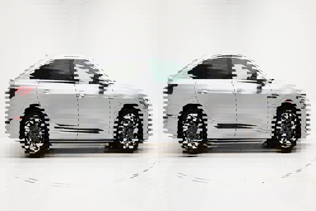 Used 2023 Audi e-tron Premium Plus w/ Premium Plus Package video 2
