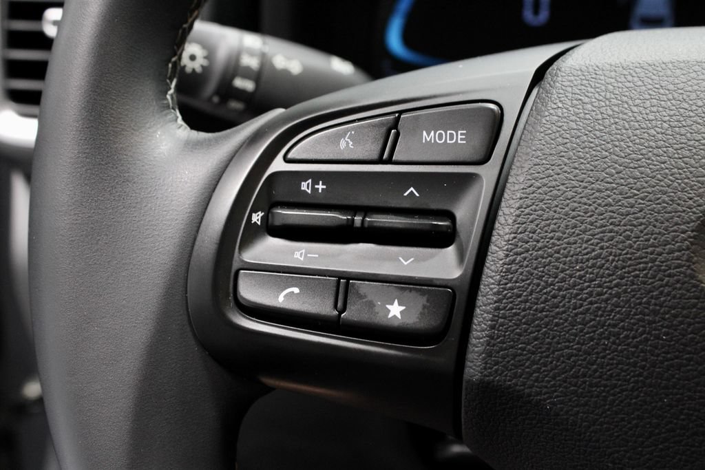 Certified 2024 Hyundai Venue SEL FWD image 28