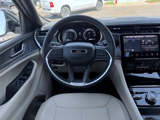 Used 2025 Jeep Grand Cherokee L Limited AWD/4WD image 32