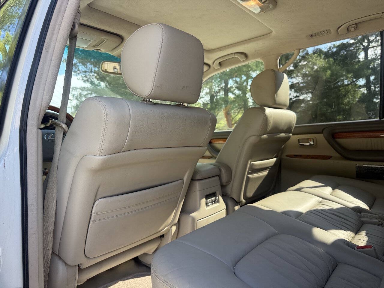 Used 2005 Lexus LX 470 4WD w/ Preferred Accessory Pkg image 22