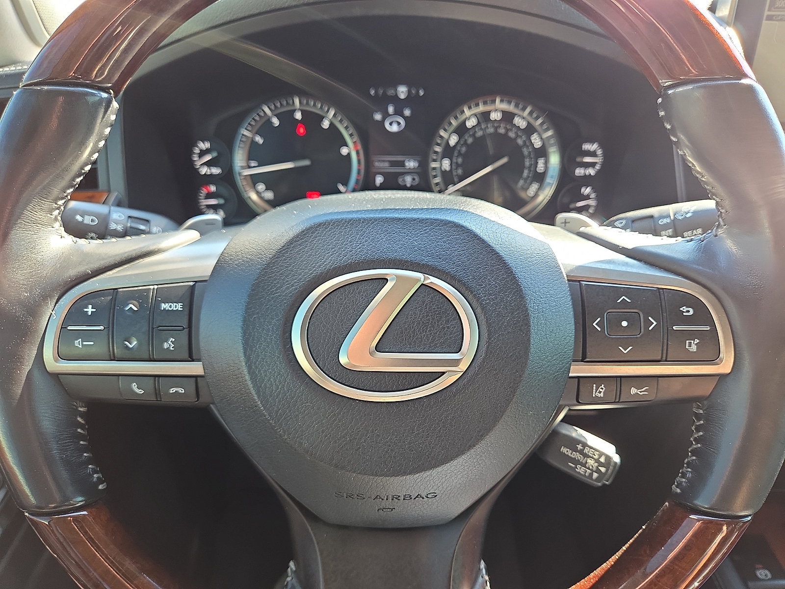 Used 2017 Lexus LX 570 4WD w/ Luxury Package image 24