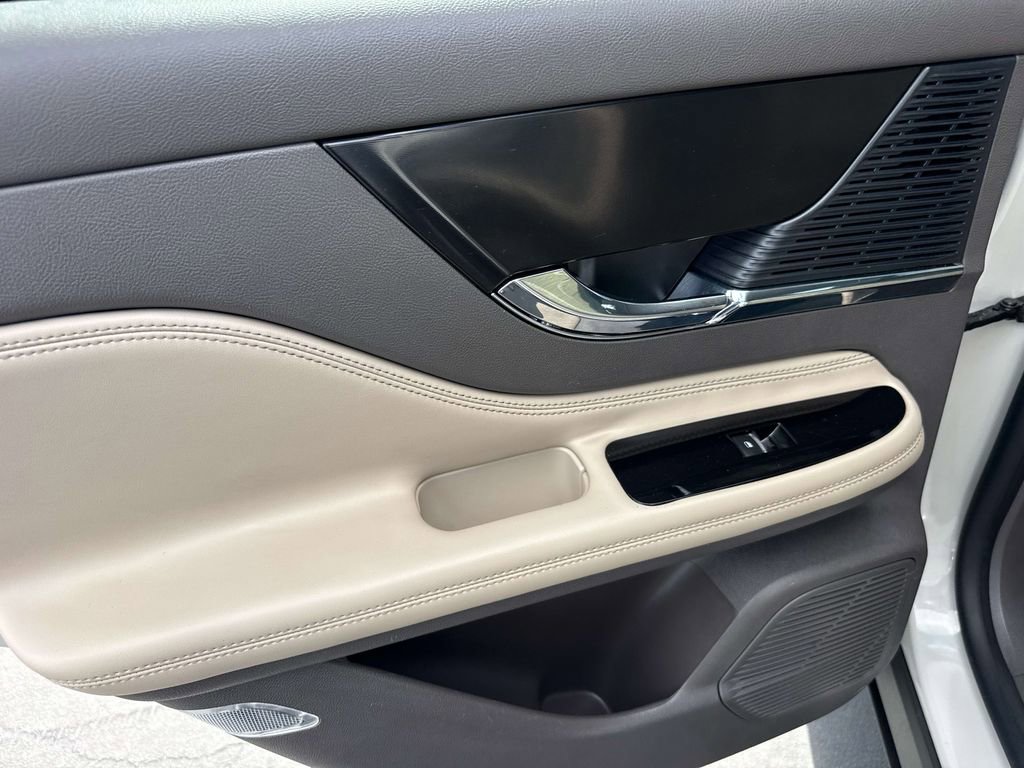 Certified 2022 Lincoln Corsair FWD image 8