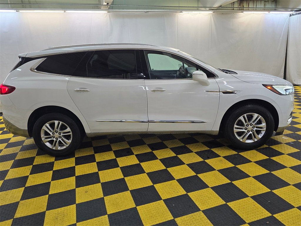 Used 2020 Buick Enclave Essence image 2