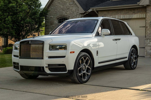 Used 2023 Rolls-Royce Cullinan Black Badge AWD/4WD image 14