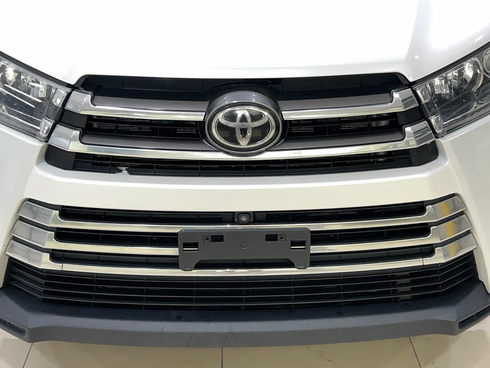 Used 2019 Toyota Highlander Limited Platinum w/ Carpet Mat Package (TMS) AWD/4WD image 3