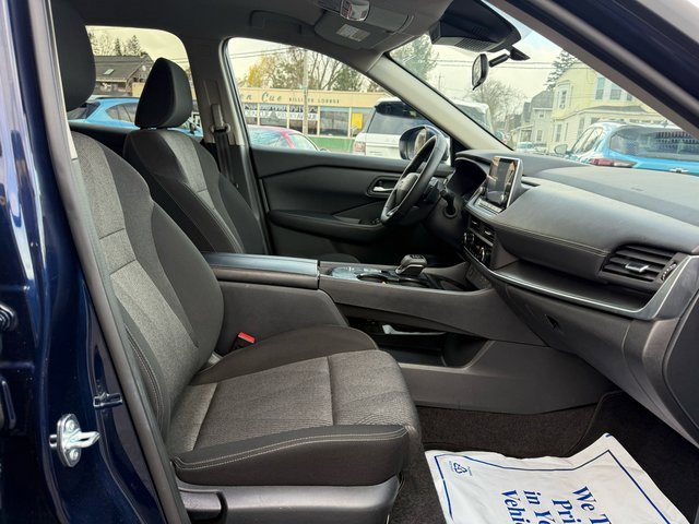 Used 2025 Nissan Rogue SV image 40