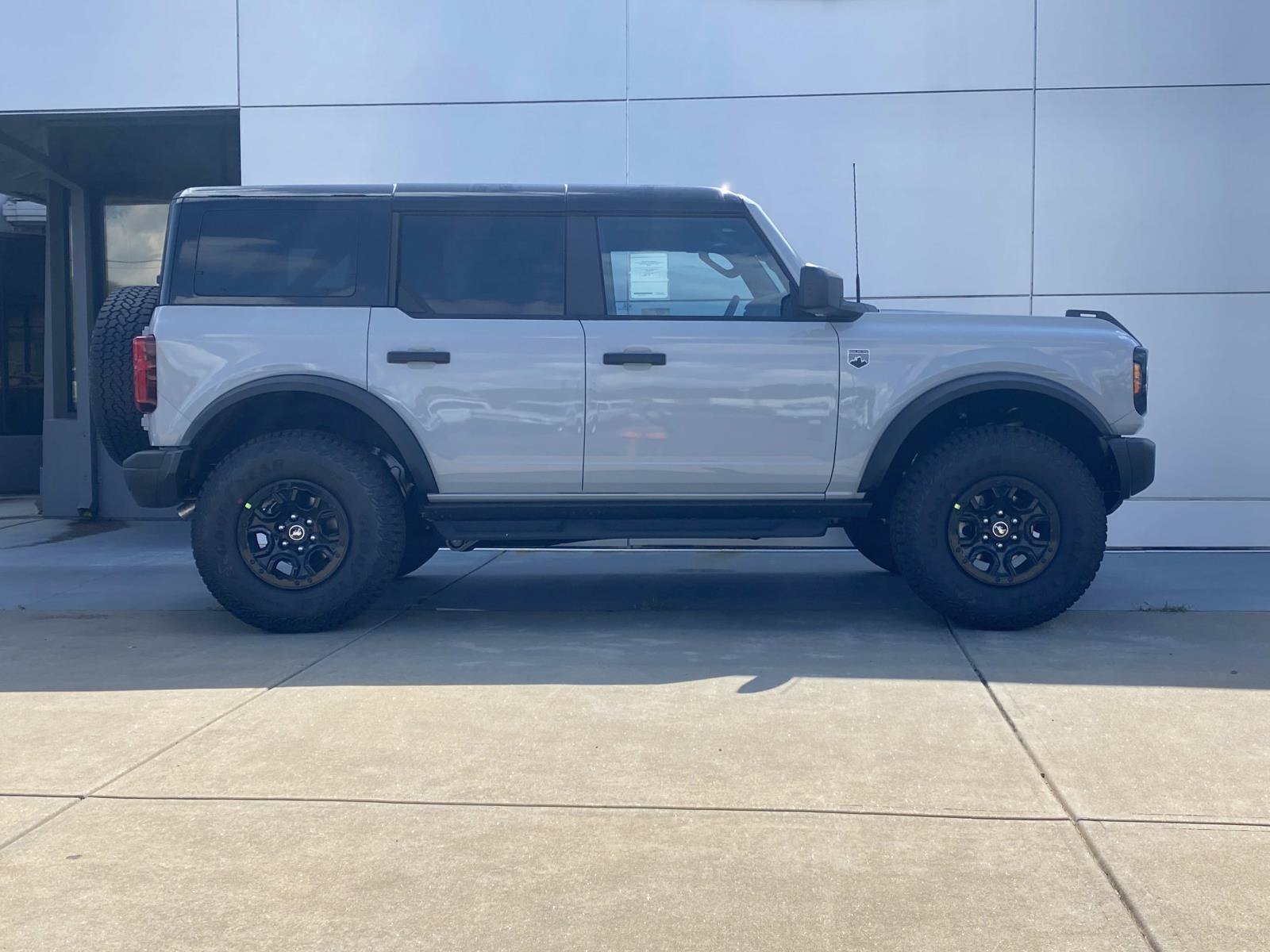 New 2026 Ford Bronco Big Bend w/ Black Diamond Package AWD/4WD image 3