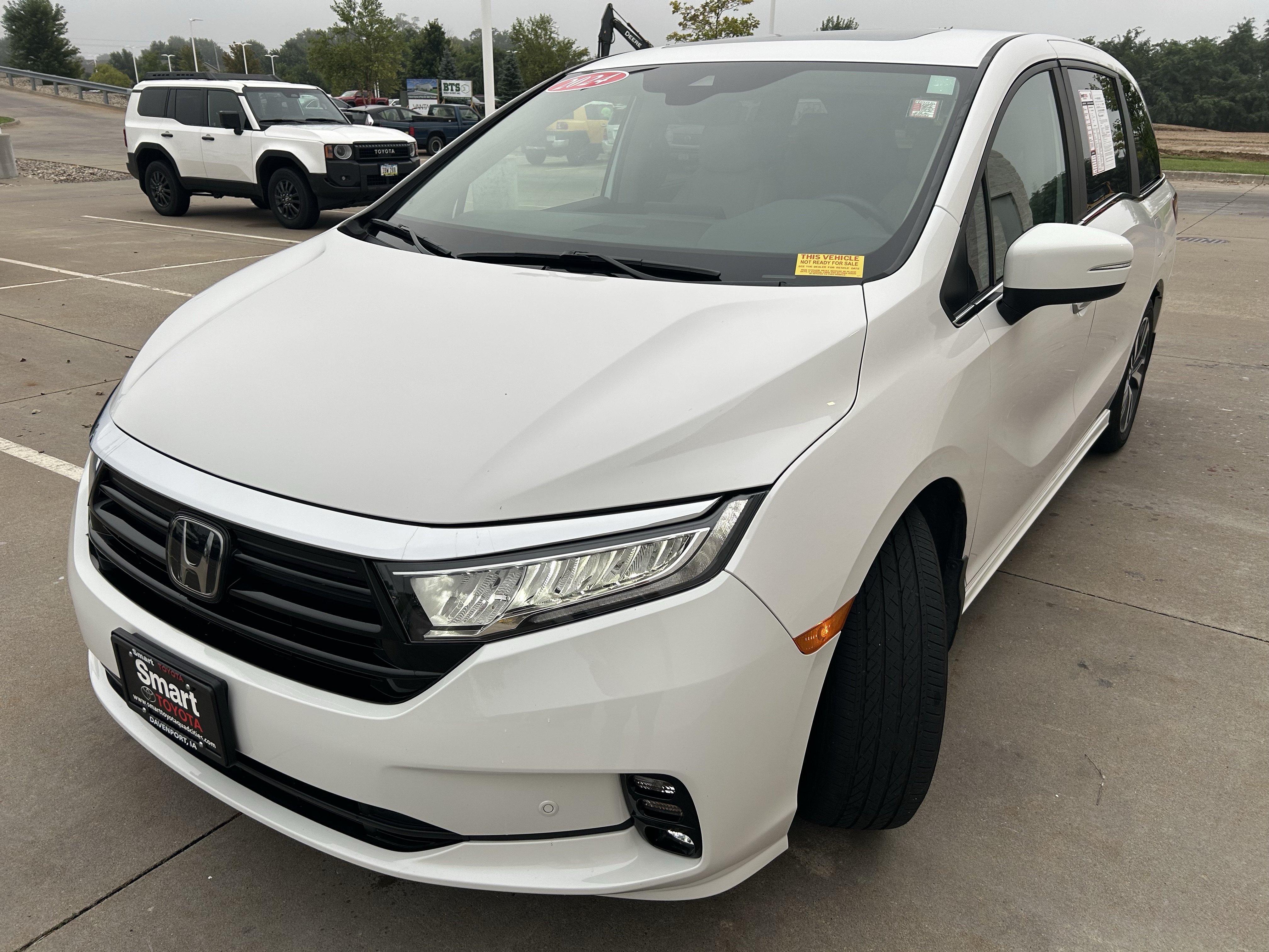 Used 2024 Honda Odyssey Touring image 3