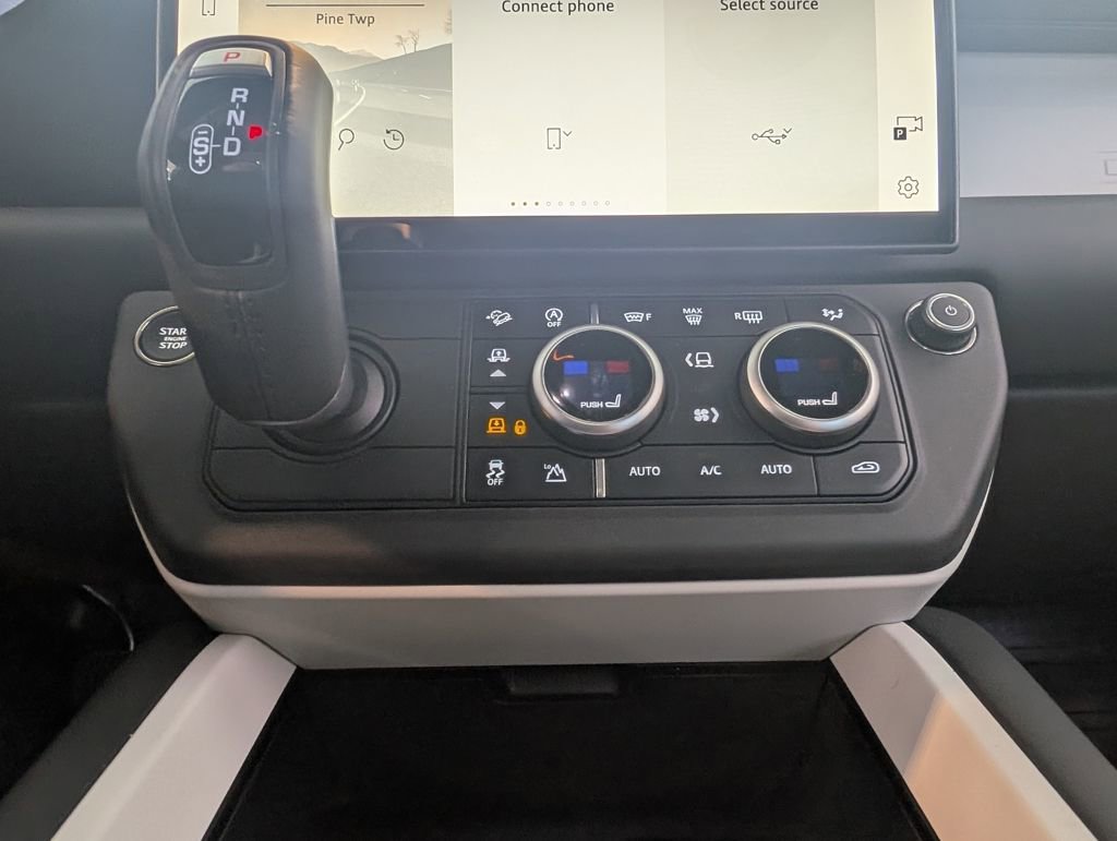 New 2026 Land Rover Defender 130 X-Dynamic SE image 22