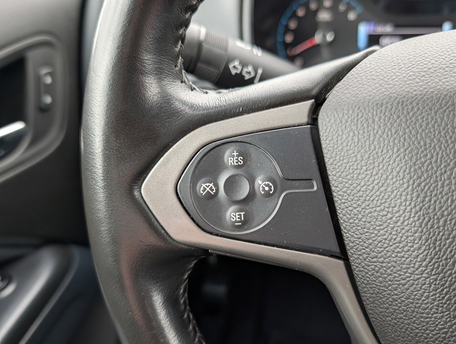 Used 2018 Chevrolet Colorado Z71 w/ Centennial Edition RWD image 26