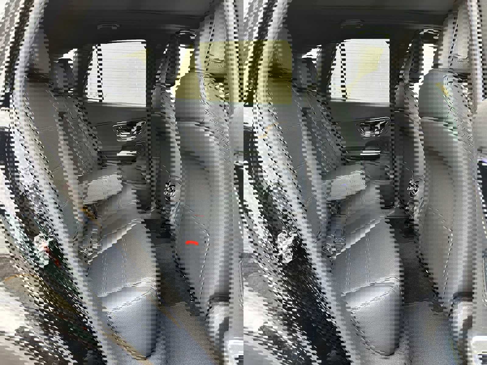 Used 2025 Mercedes-Benz GLC 300 4MATIC image 13