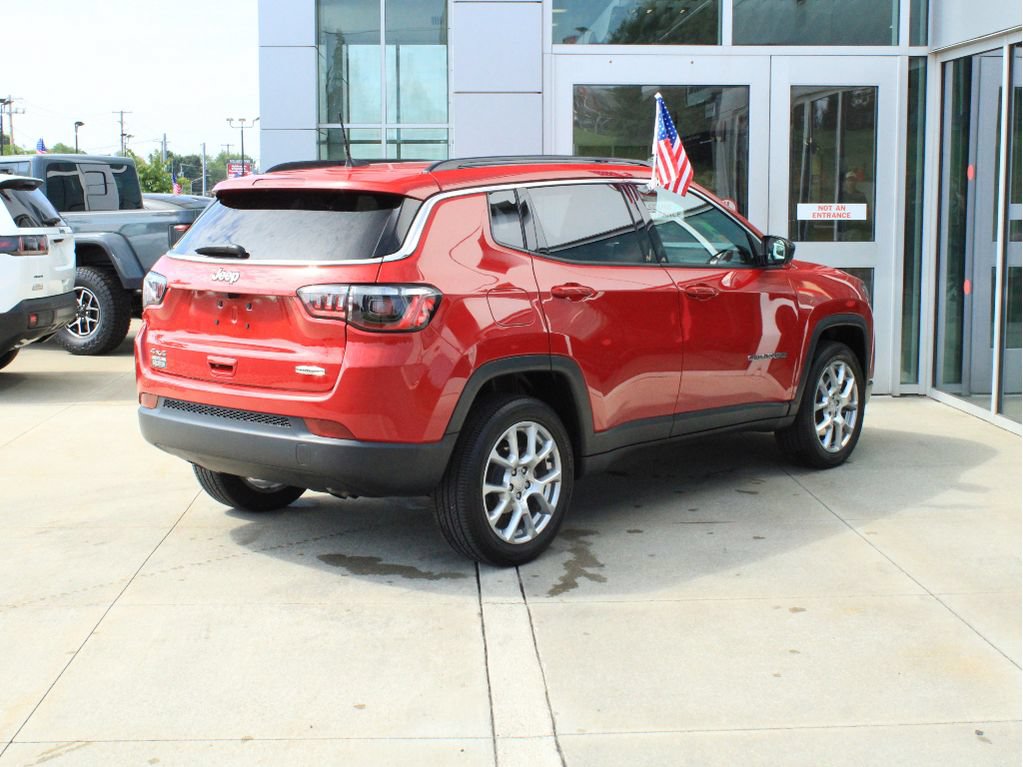 Certified 2023 Jeep Compass Latitude w/ Sun and Sound Group AWD/4WD image 6