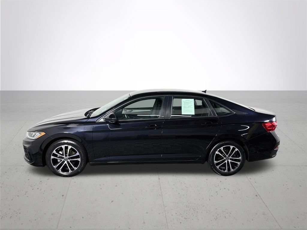 Certified 2025 Volkswagen Jetta Sport FWD image 10