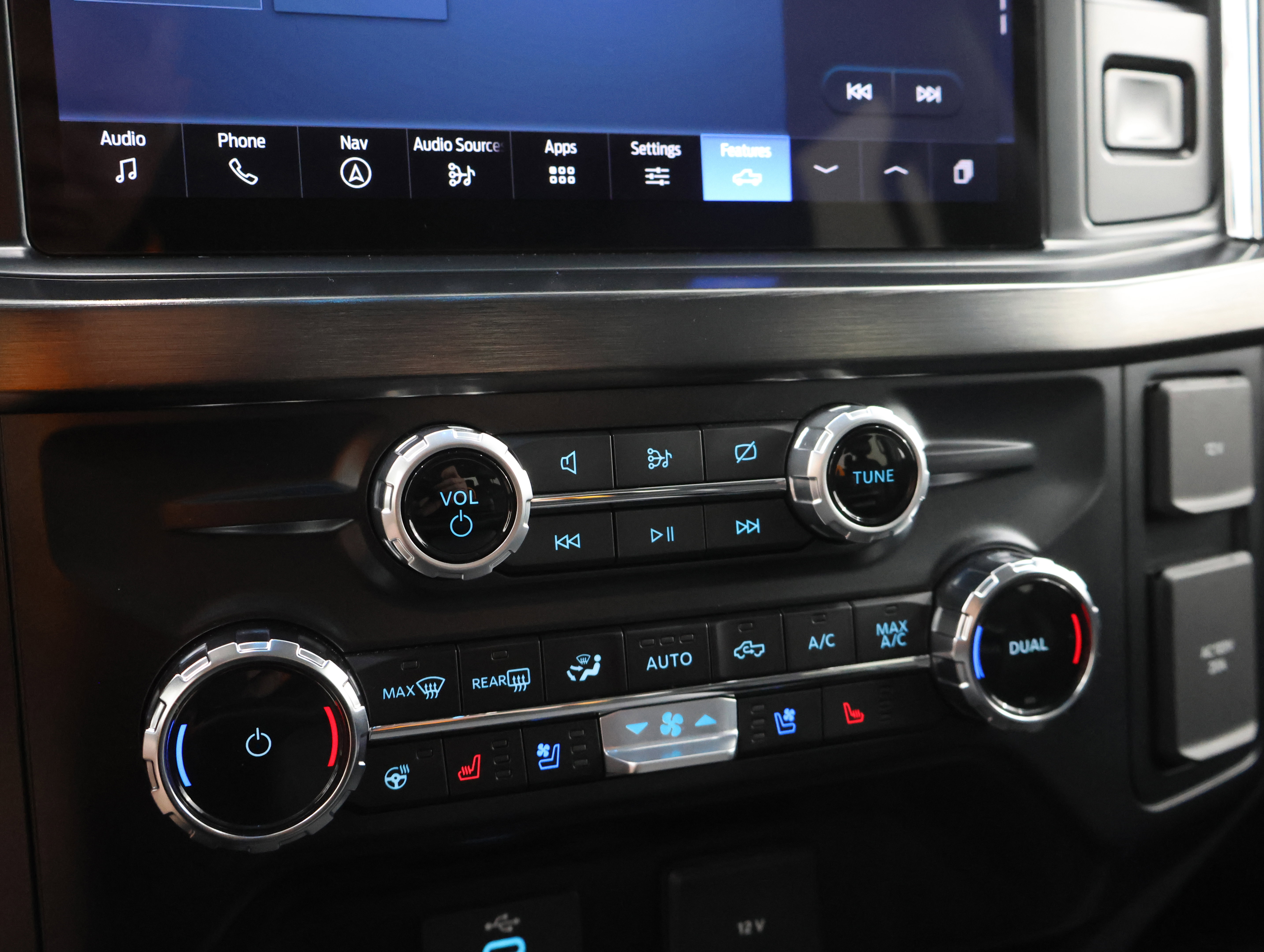 Used 2024 Ford F350 Lariat w/ Sport Appearance Package AWD/4WD image 60