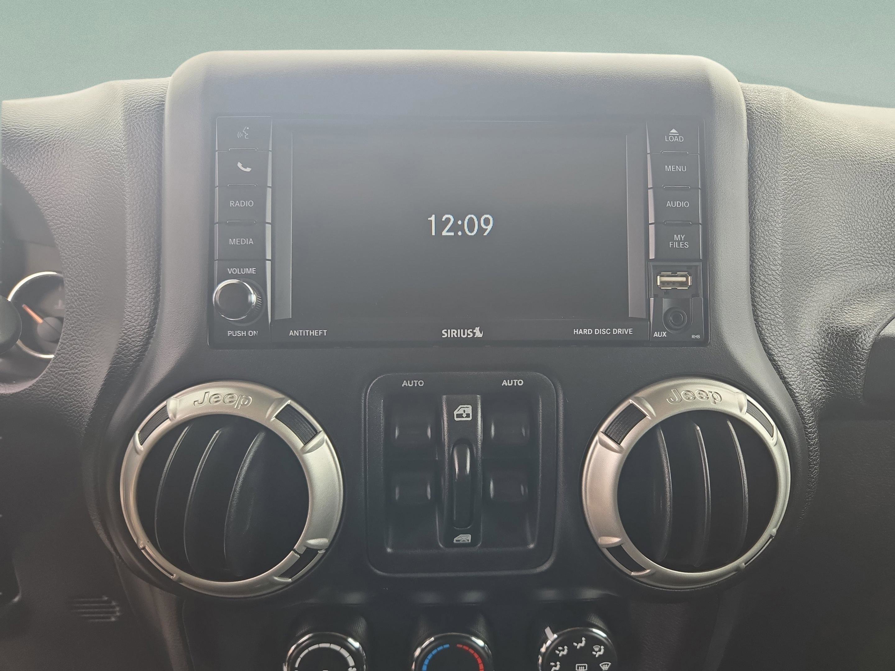 Used 2017 Jeep Wrangler Unlimited Sahara image 14