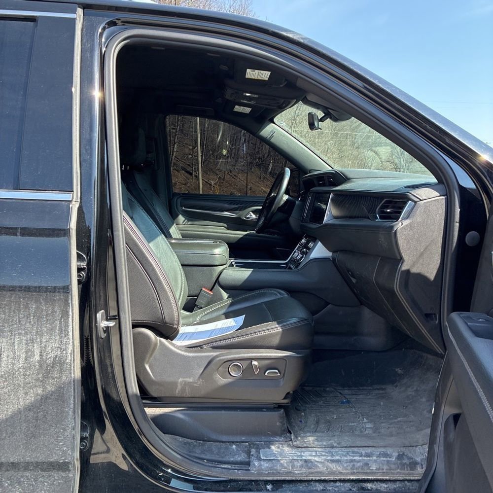 Used 2021 GMC Yukon XL Denali w/ Denali Premium Package image 8