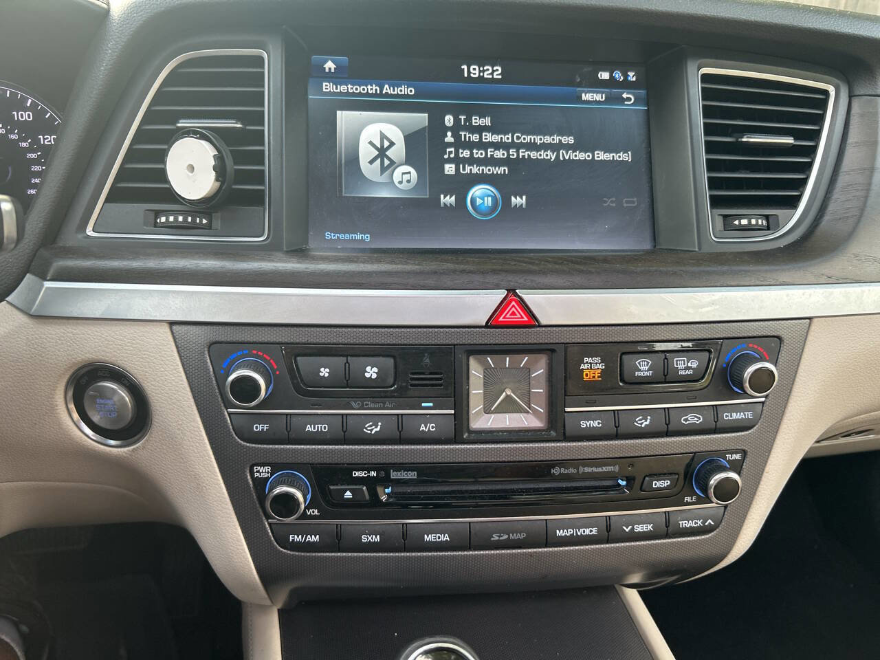 Used 2017 Genesis G80 3.8 w/ Option Group 03 image 33