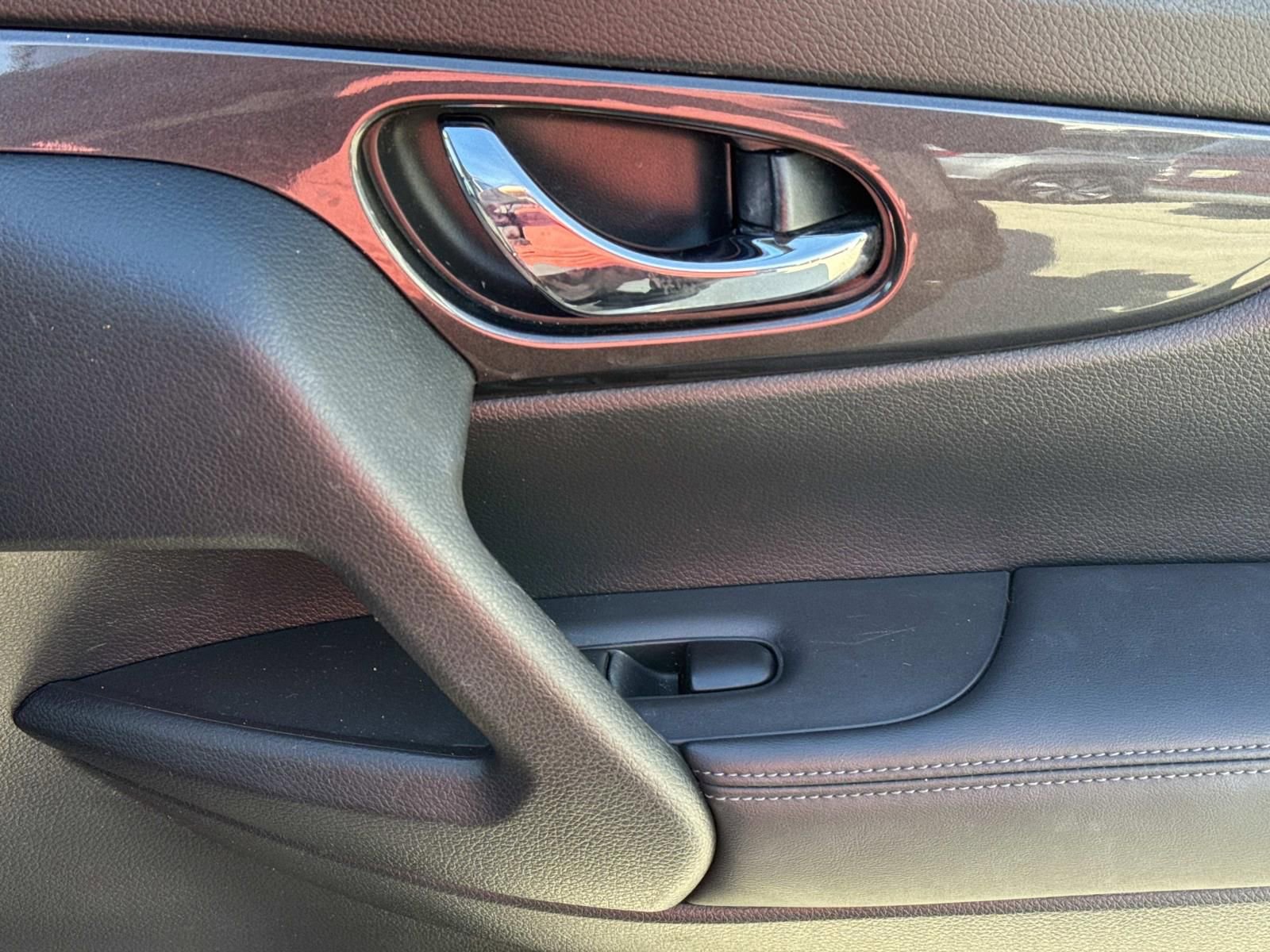 Used 2017 Nissan Rogue S w/ S Appearance Package image 14