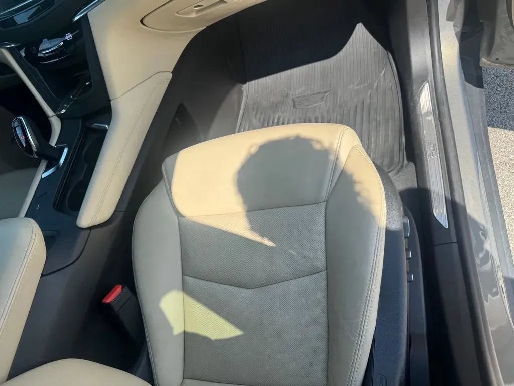Used 2018 Cadillac XT5 Luxury w/ Driver Awareness Package FWD image 14