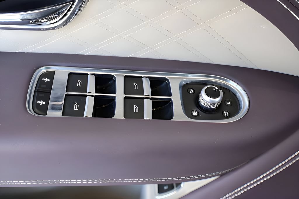Used 2023 Bentley Bentayga Extended Wheelbase AWD/4WD image 13